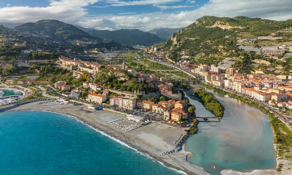 Ventimiglia between the sea and the river